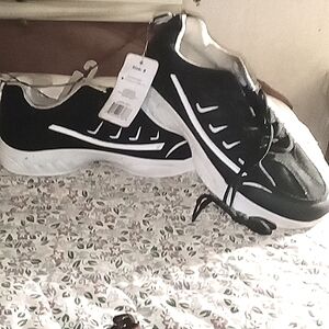 Men's athletic shoes, size 8, black and white